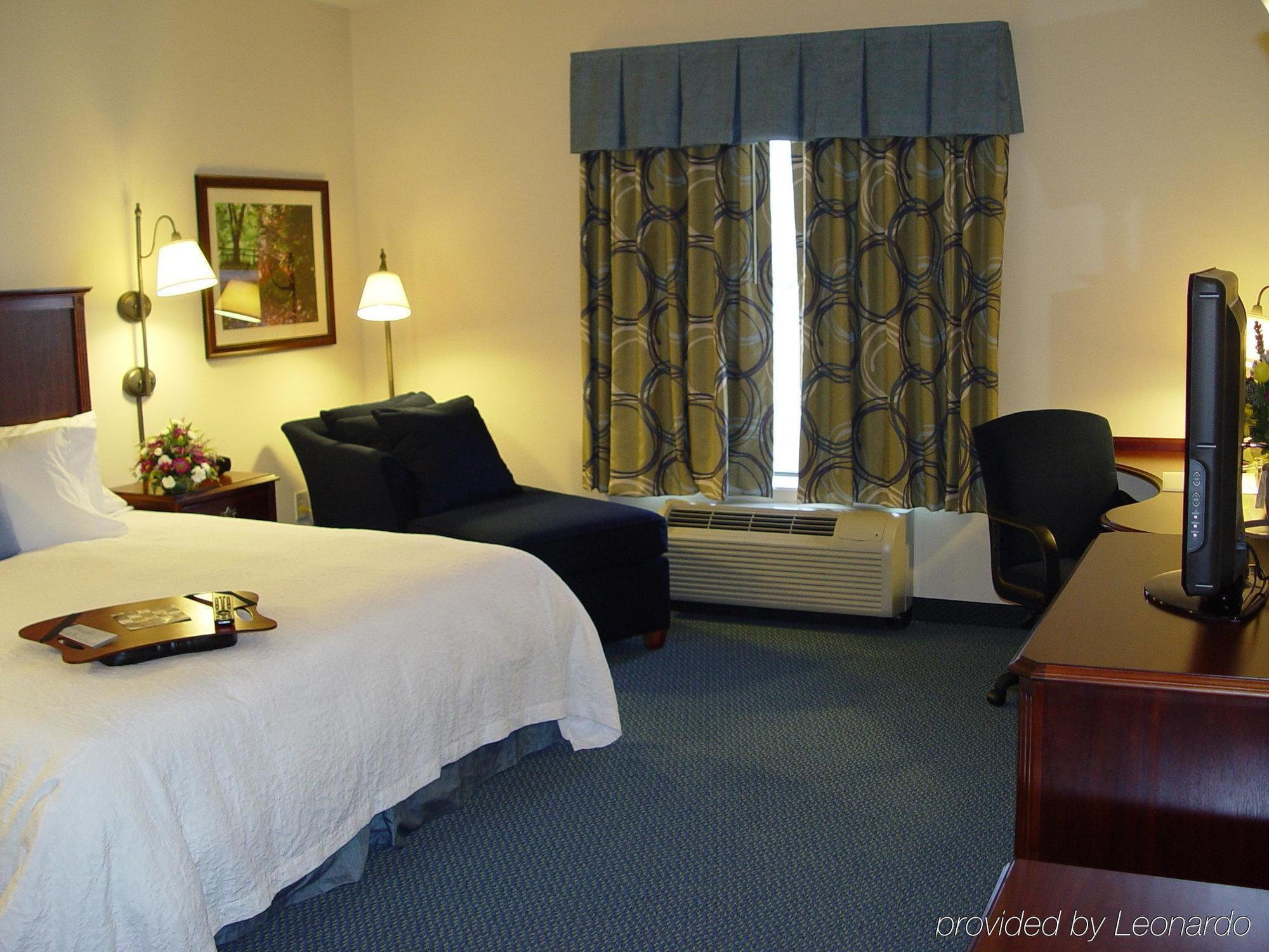 Hampton Inn Harrisonburg South Room photo