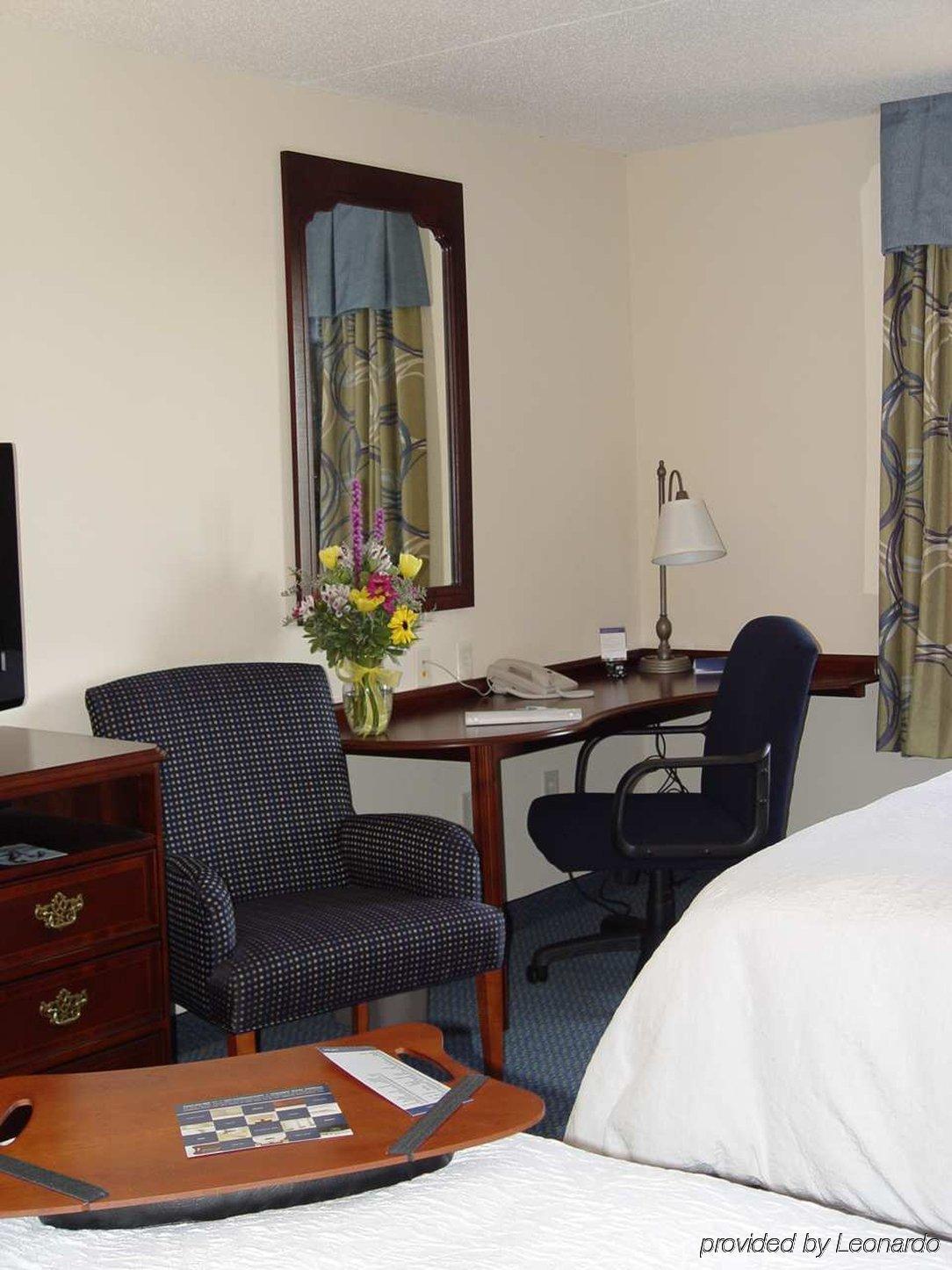 Hampton Inn Harrisonburg South Room photo